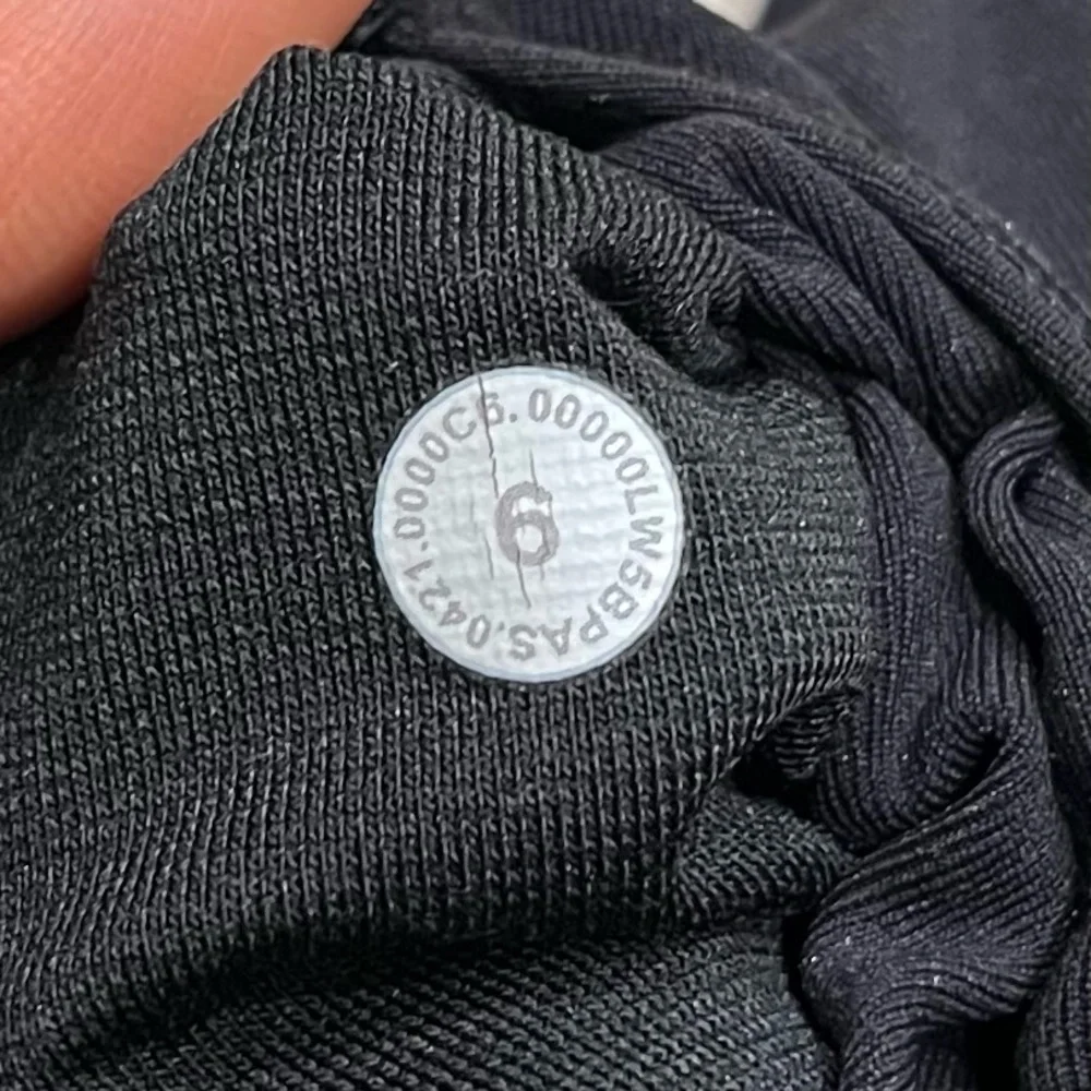 Lululemon Black Wunder Under Leggings 25” - Picture 7 of 8